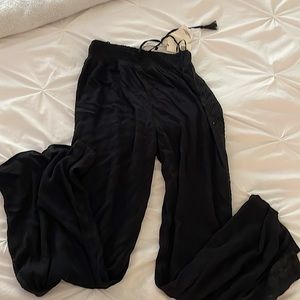 flare comfortable black pants. good for at the beach